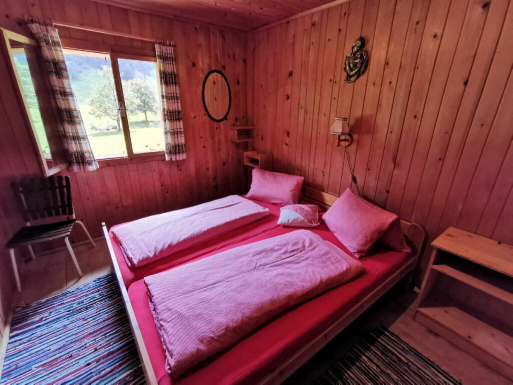 Urige Zimmer in einer der Almen: In der Nockhütte auf der Engalm übernachten