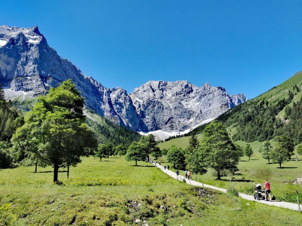 Das lieben wir alle: Der leichte Spaziergang zur Eng Alm